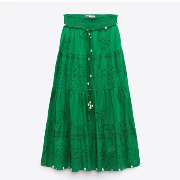 Embroidered skirt with sea shell design - Picture 1 of 14